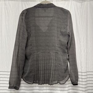 Coldwater Creek Blouse Shirt Womens Medium Front‎  Ruffle V-Neck Stripe Black